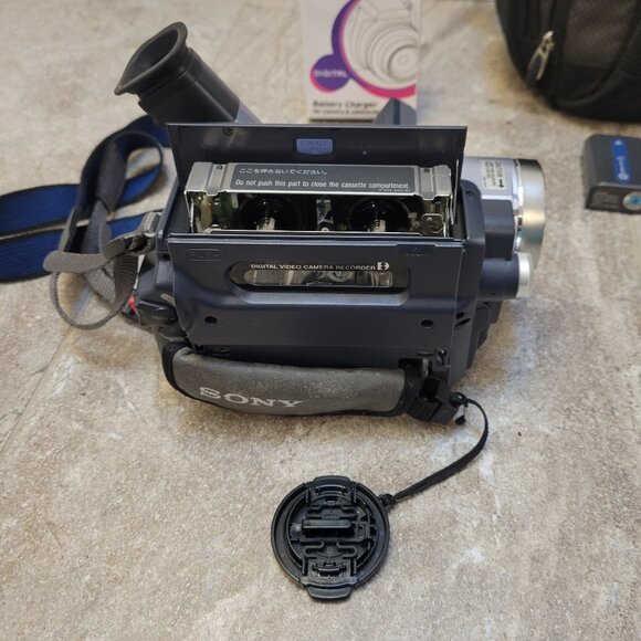 Sony DCR-TRV140E Digital8 Tape Digital Video Camera HANDYCAM Full Working Set - Picture 4 of 14